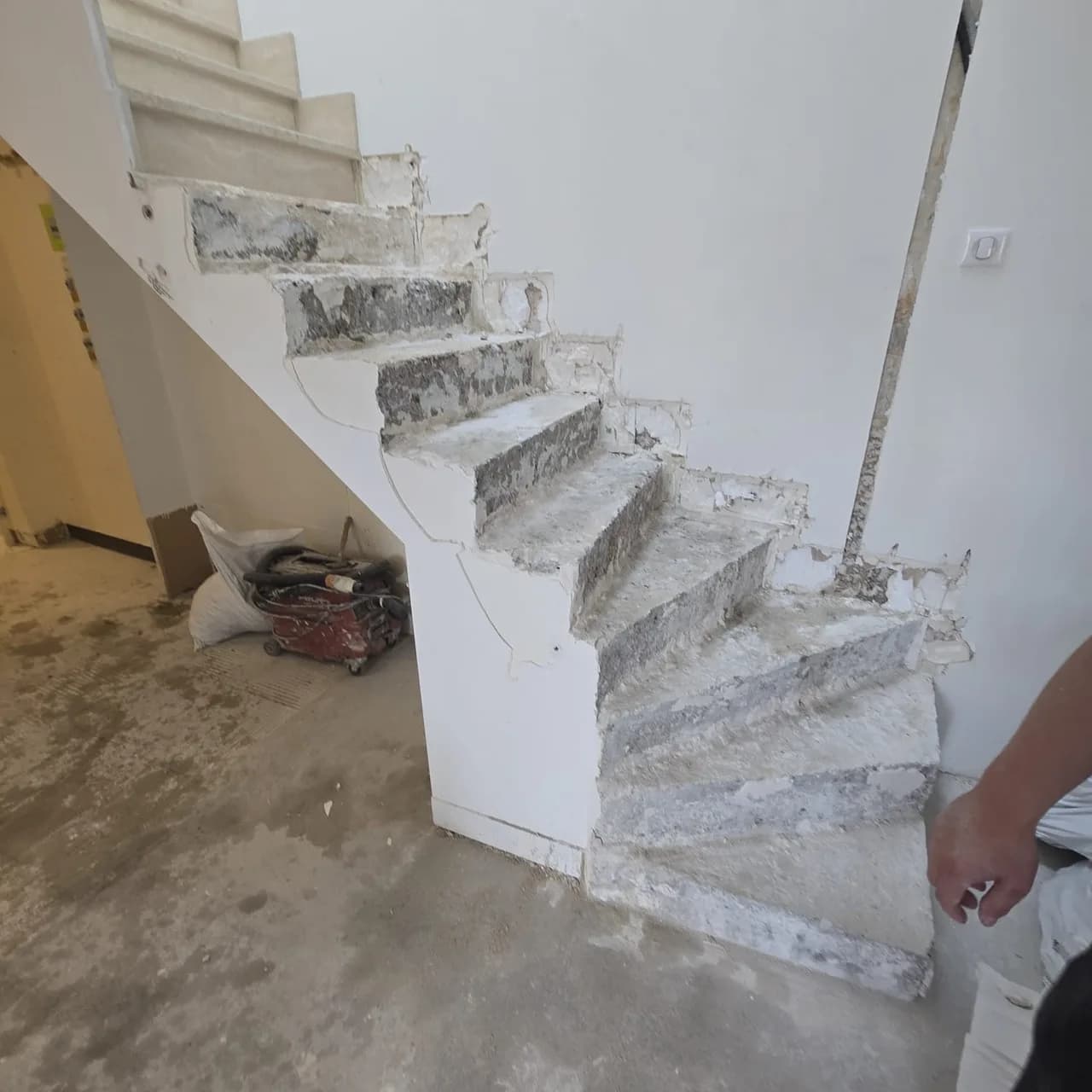 Restauration d'escalier — avant