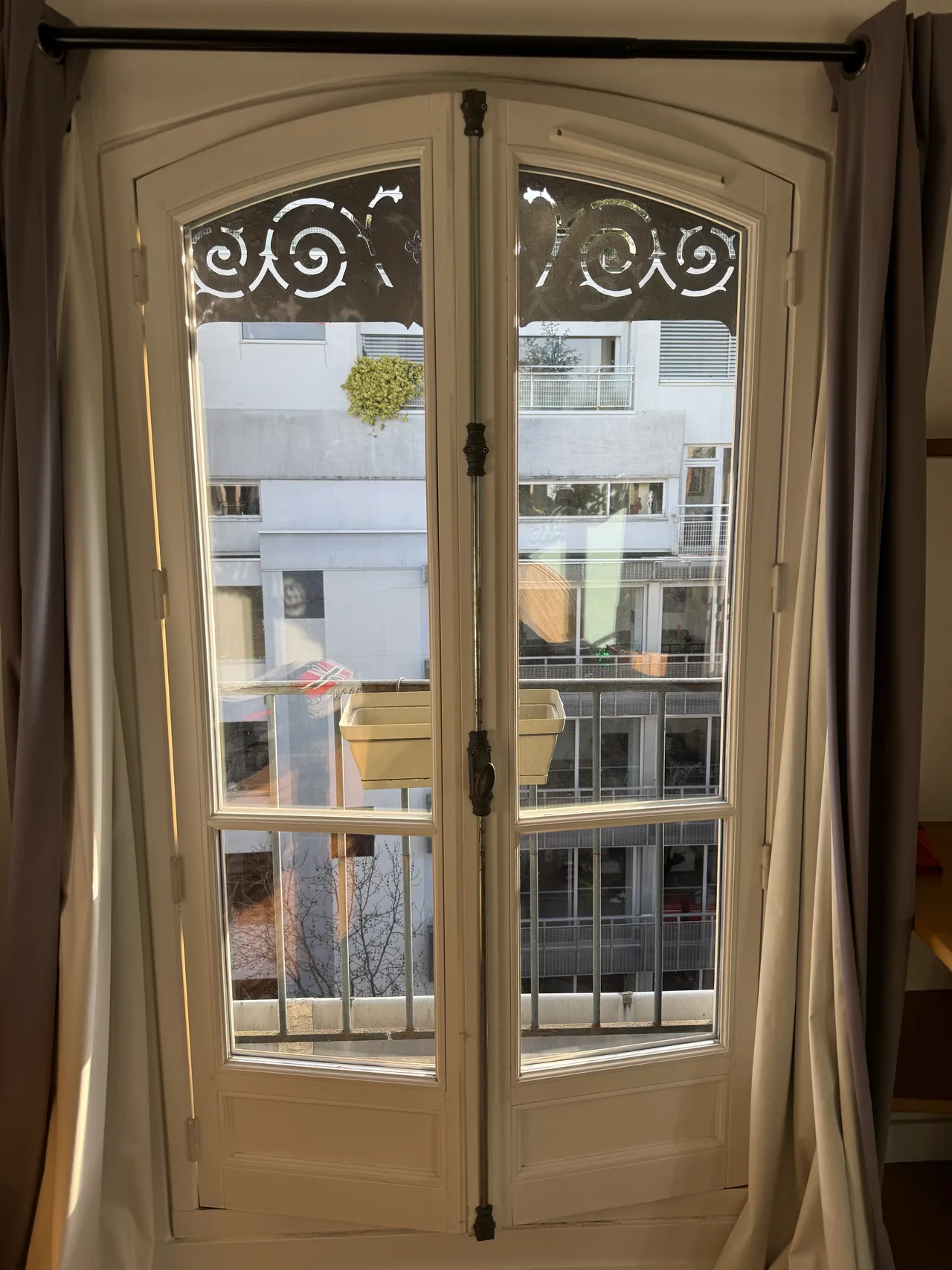 Remplacement fenêtres centrées — avant