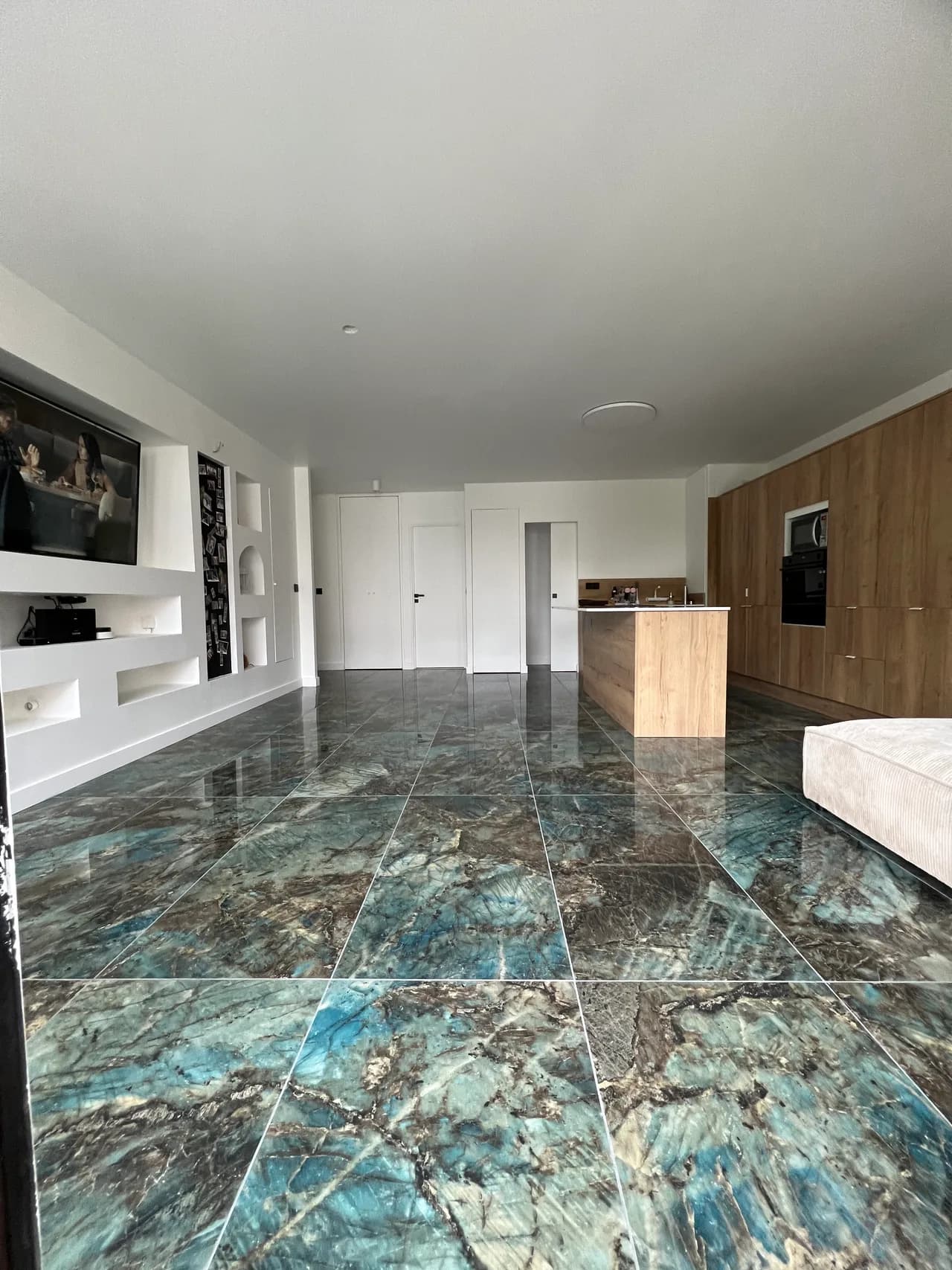 Salon avec parquet point de Hongrie